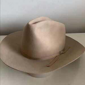 Wide Brim Felt Western Cowboy Hat in Light Taupe Horsemen’s Den 7 1/2